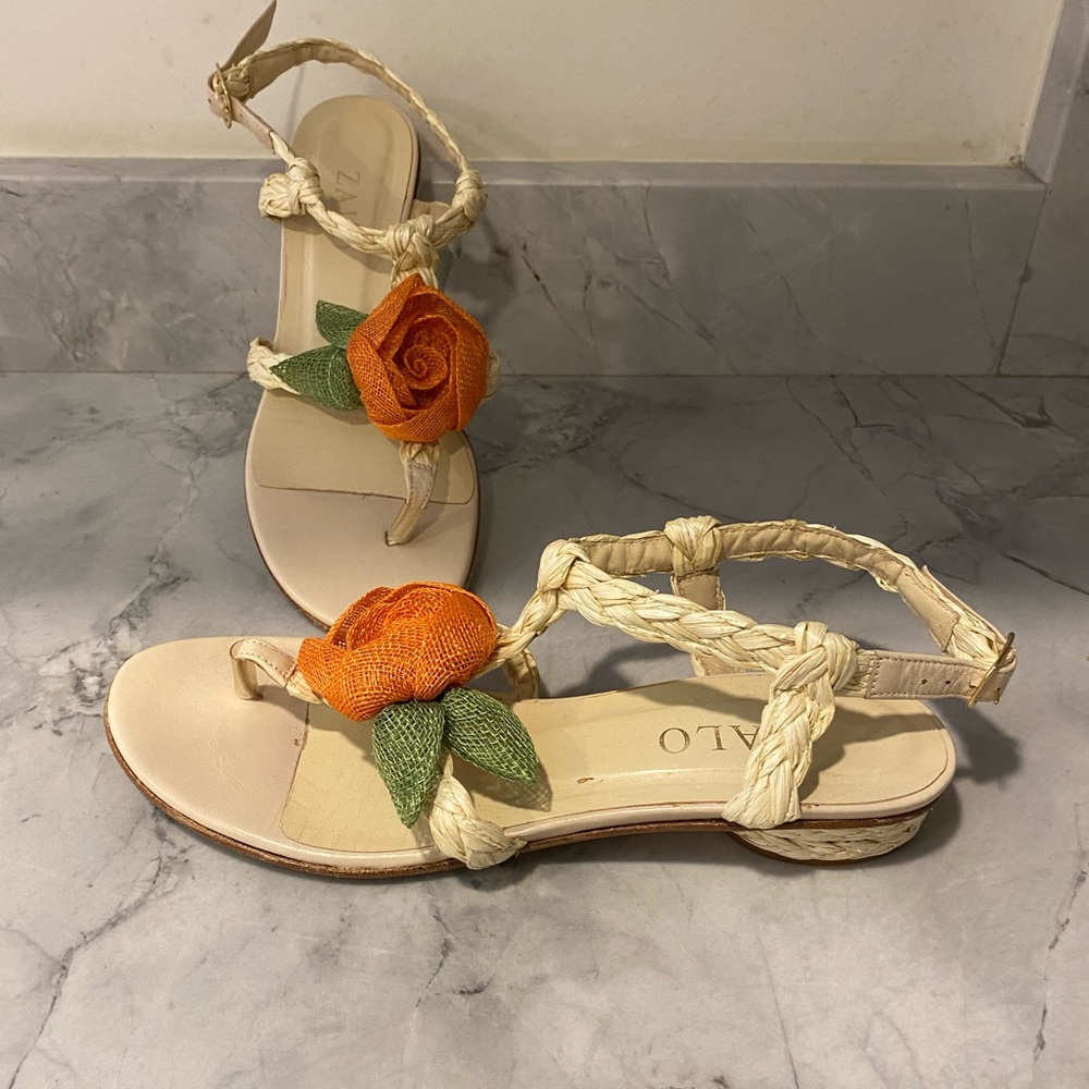 Flat raffia thong sandals with flower 9 1/2